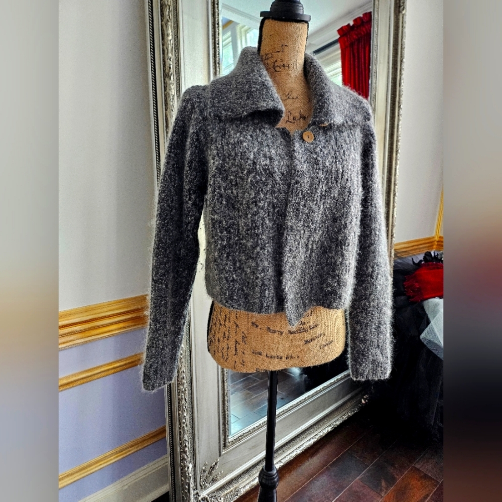 Ellen Tracy Cropped Cardigan Size M